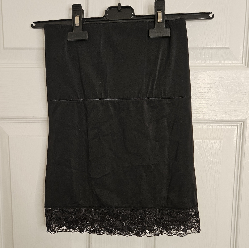 Body slimmers by Nancy Ganz black lace tummy control slip skirt size medium